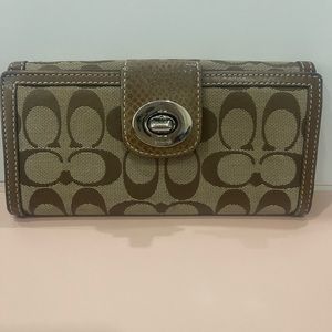 Authentic Coach Wallet Pre-Owned